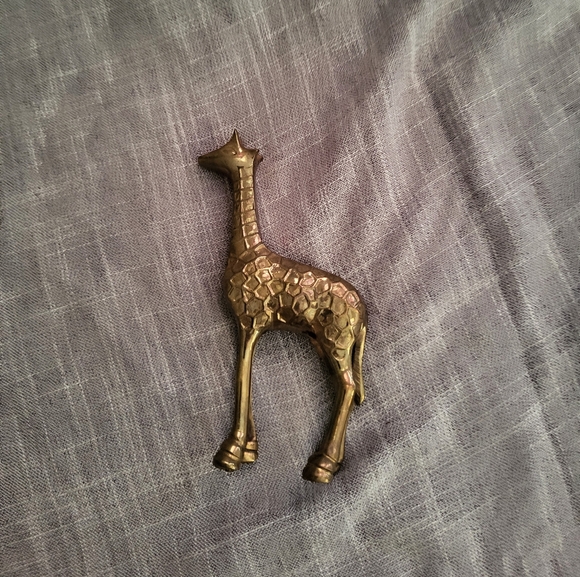 Vintage Brass Giraffe Figurine with Textured Spots (6 3/8" Tall) - Picture 7 of 11